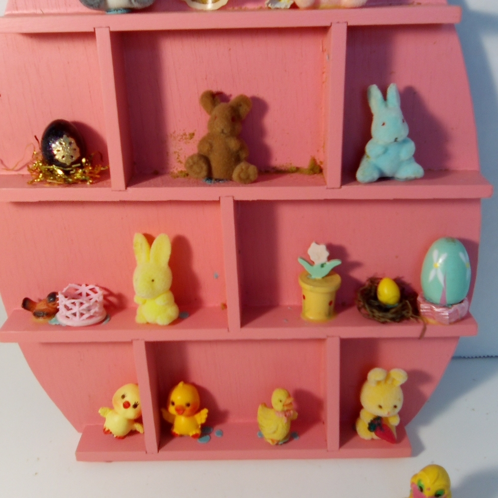 Vintage Pink Egg-Shaped Shelf with Easter Decorations - Picture 2 of 14